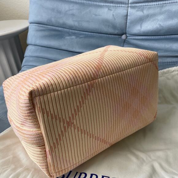 Burberry Medium Peg Checked Duffle Tote Bag - Picture 7 of 10